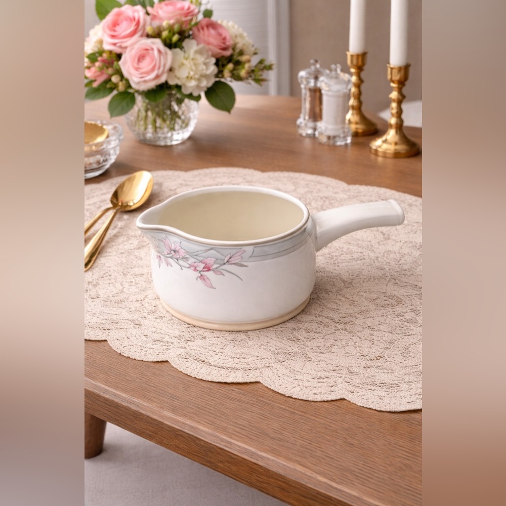 Royal Doulton “Mayfair” (Lambethware) Gravy Boat – L.S. 1052 “Fresh Flowers”